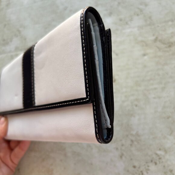 Vintage Coach White & Black Leather Wallet With Zip Compartment - Picture 4 of 10